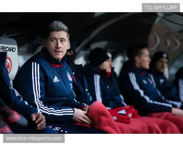 “德甲豪门鏖战到底，冠军悬念今日揭晓”，德甲巨星