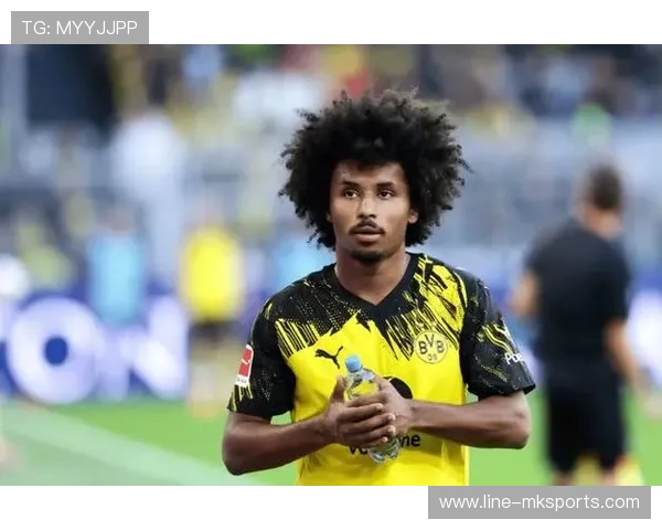 多特增加无球跑动，阿德耶米的直插跑位极具威胁